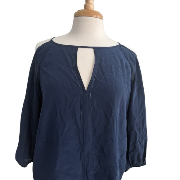Trina Turk Womens Silk
Keyhole Cold Shoulder Bishop
Sleeve Blouse Navy Size S - Picture 2 of 9